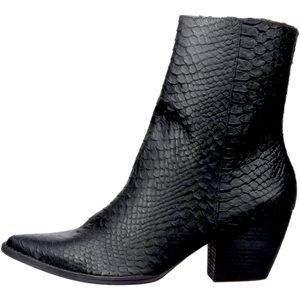 Size 9 Coconuts by Matisse Booties Black Ankle Booties